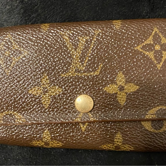 Louis Vuitton Monogram Key Holder - Picture 2 of 8